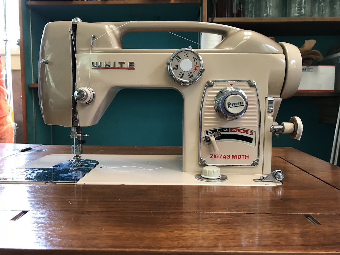RetroWhiteMachine Front