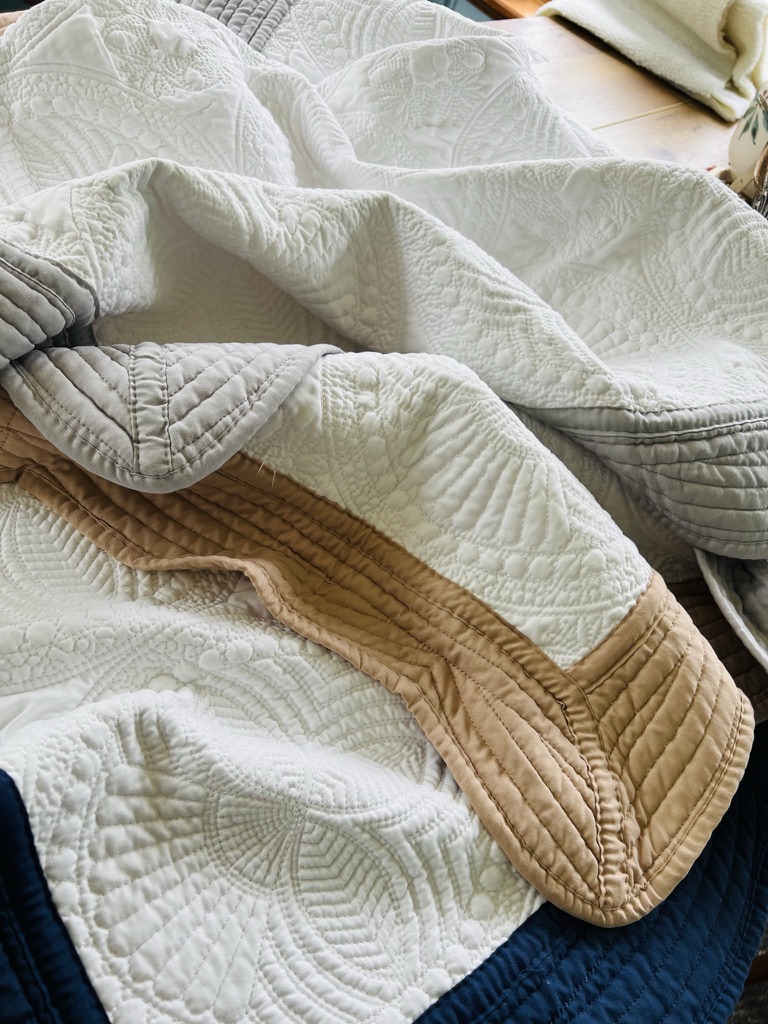 white baby quilts with different colored borders